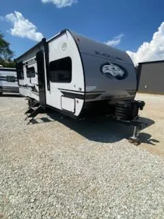 2027 FOREST RIVER CHEROKEE BLACK LABEL 20RDSE