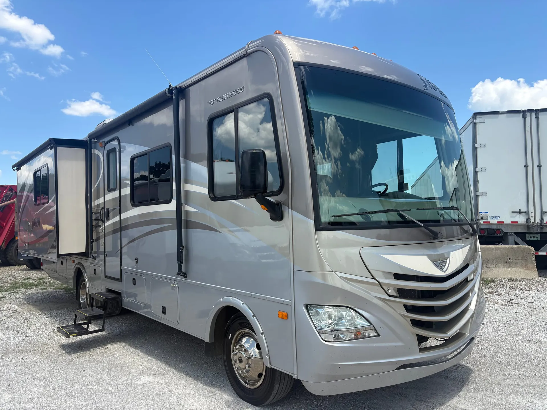 2014 Fleetwood RV Storm 32H - Photo 2