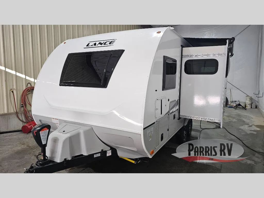 2025 Lance Lance Travel Trailers 1685 - Photo 3