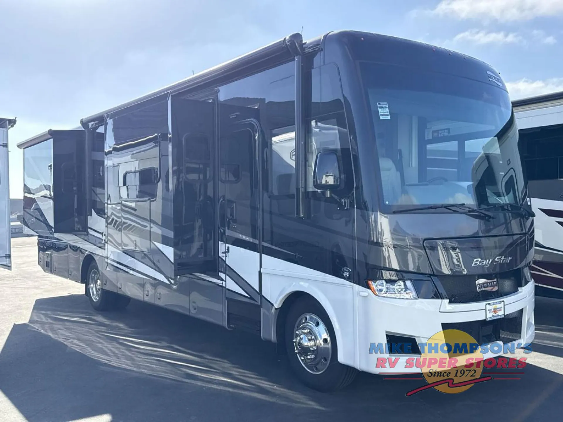 2027 Newmar Bay Star 3639 - Photo 2