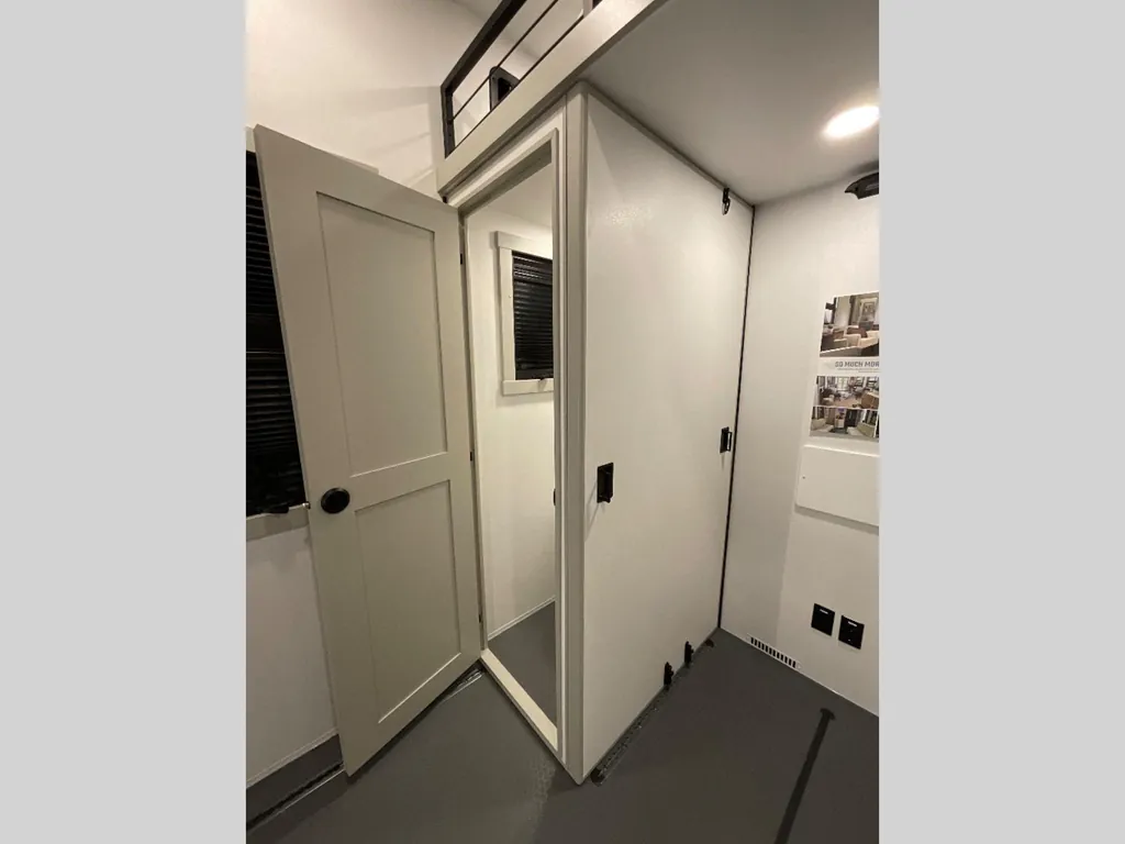 2025 Brinkley Model G 4100, Photos photo 33