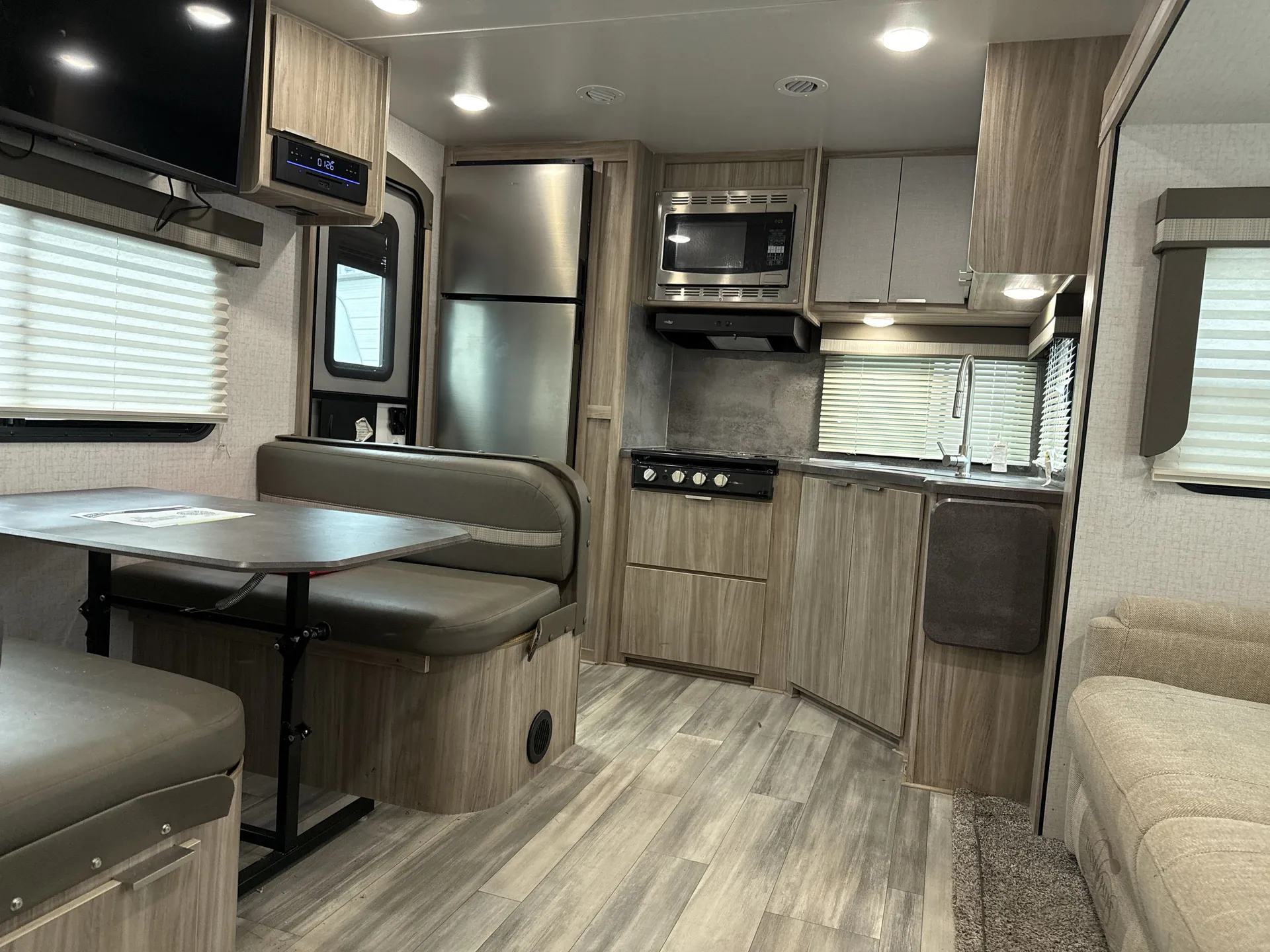 2021 Winnebago Minnie 2529RG — living area main