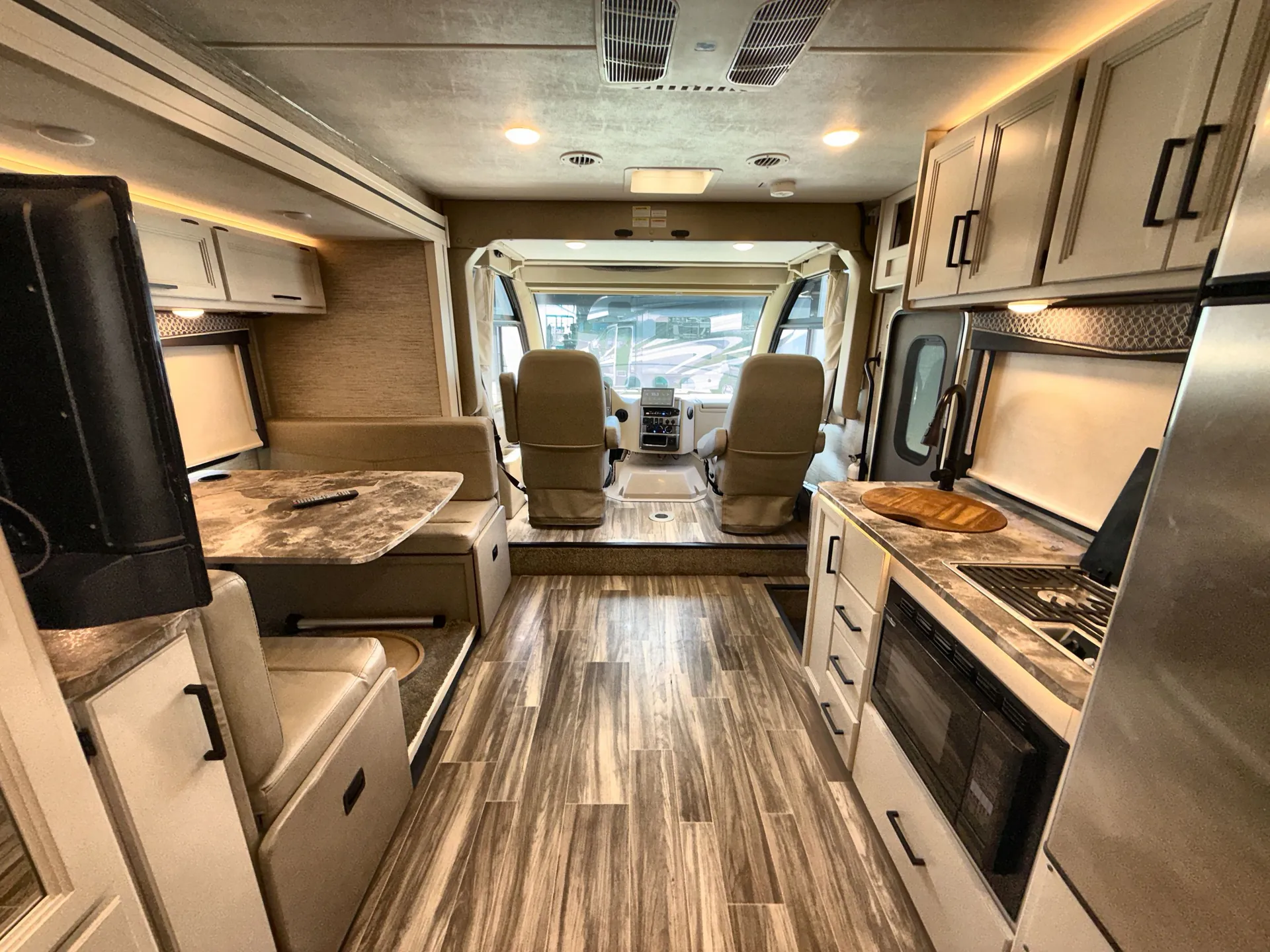 2022 Thor Motor Coach Axis 25.6 - Photo 4