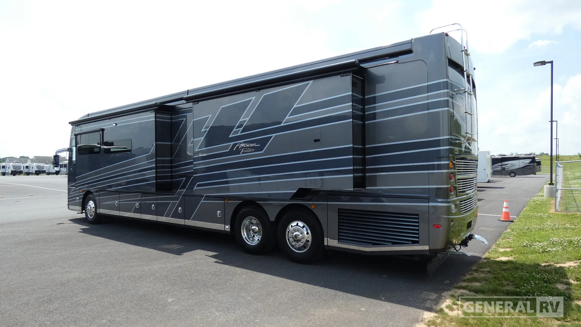 2023 American Coach American Tradition 45T - Photo 4