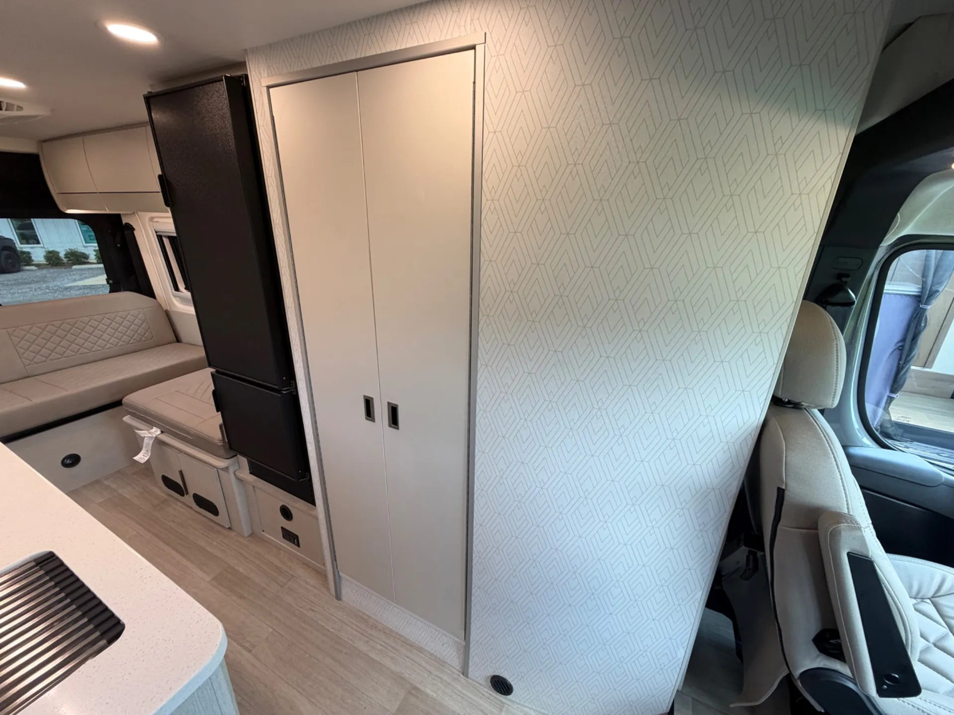 2027 Thor Motor Coach Tellaro 20Y - Photo 3