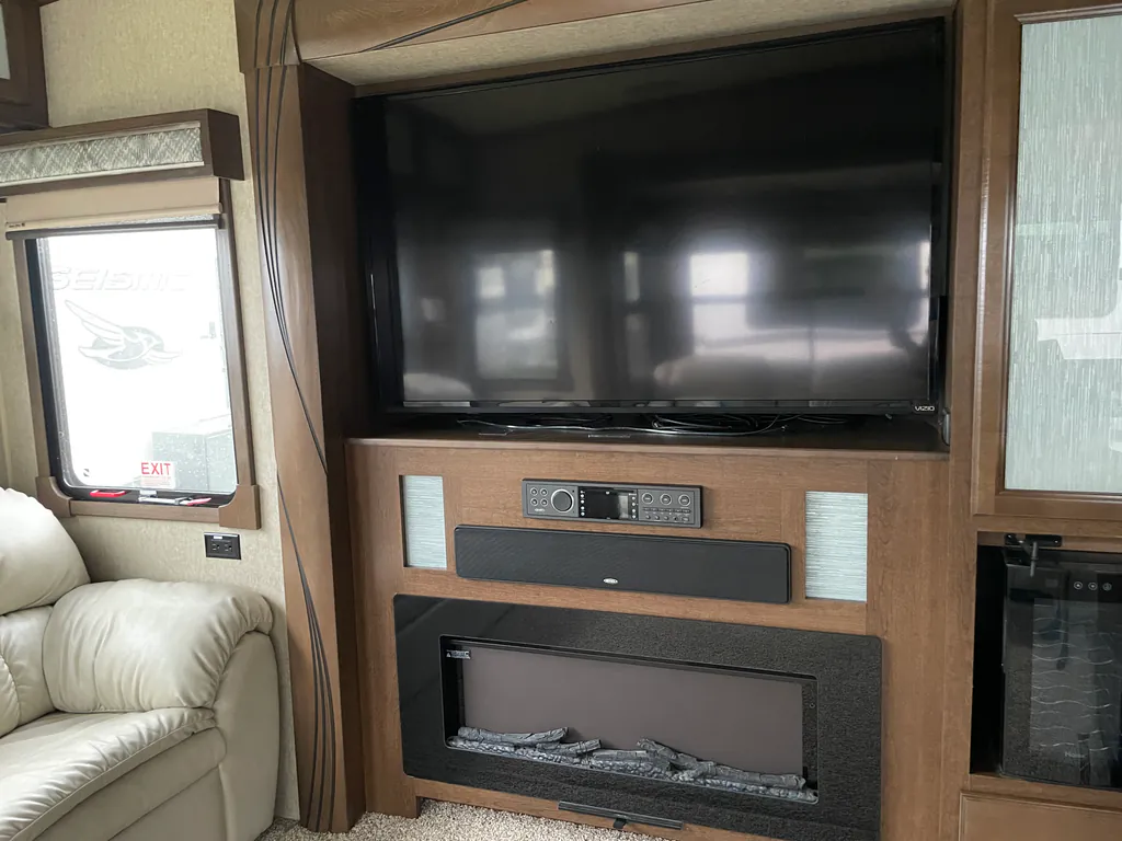2018 Forest River Cedar Creek Champagne Edition 38EL, Photos photo 11