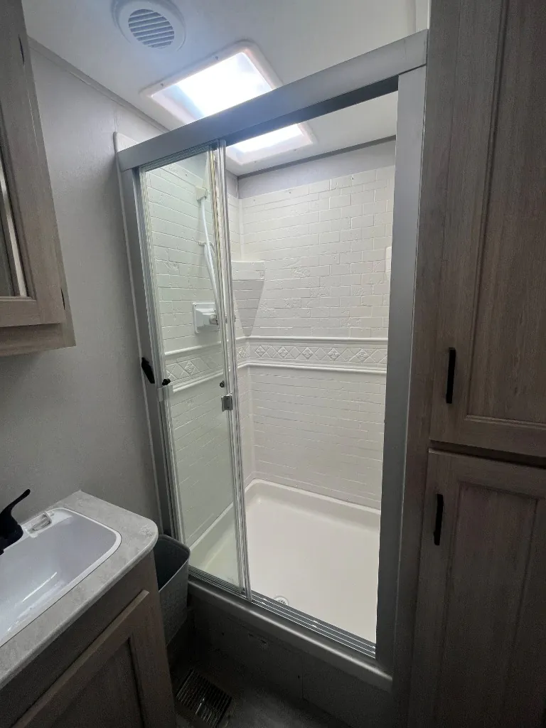 2024 Coachmen Catalina Legacy Edition 333FKTS, Photos photo 38