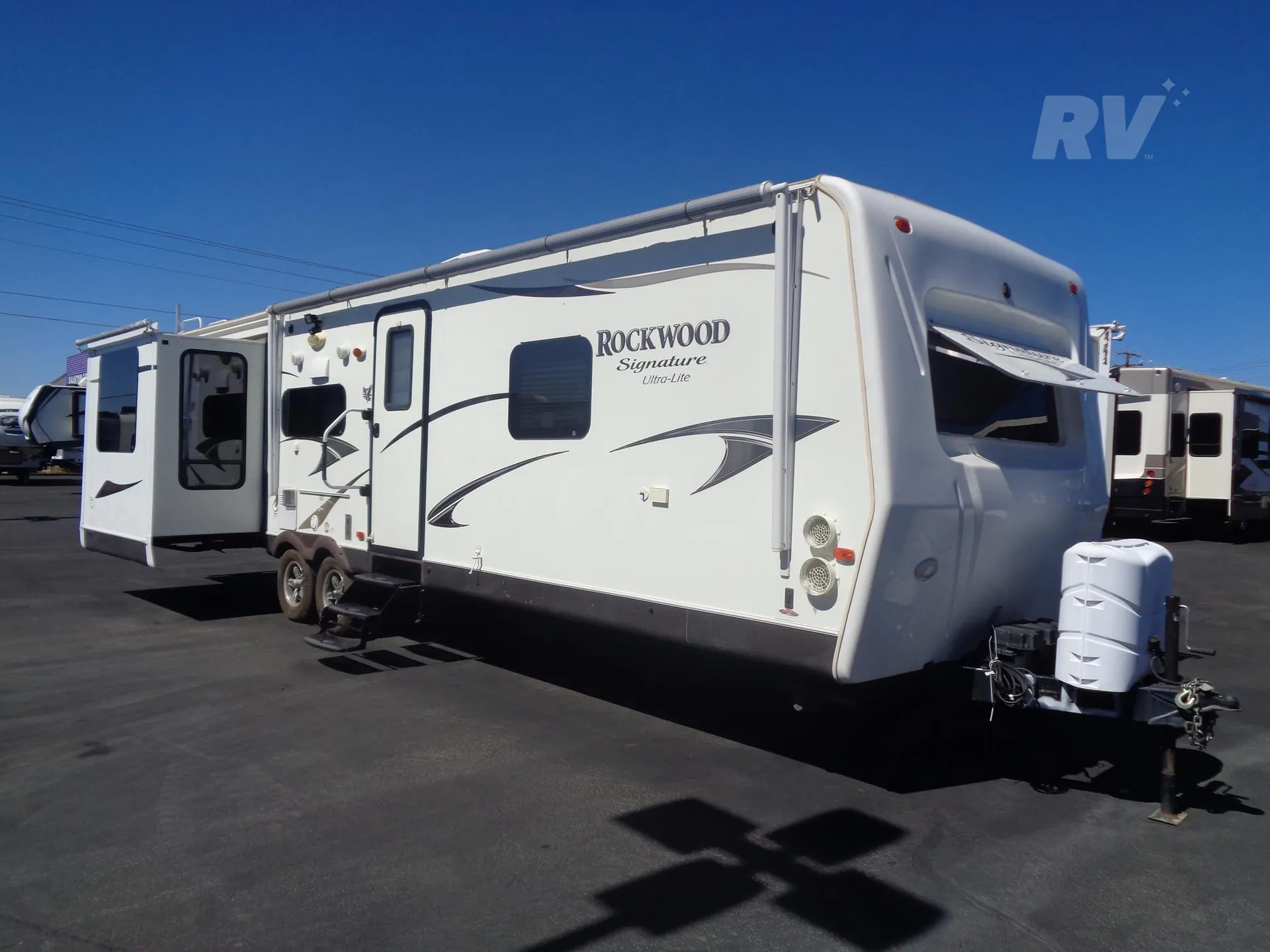 2013 Forest River Rockwood Signature Ultra Lite 8325SS - Photo 2