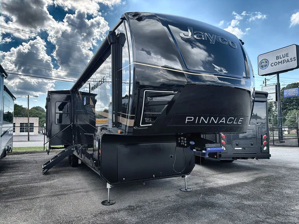 2027 Jayco Pinnacle 36FBTS, Photos photo 9