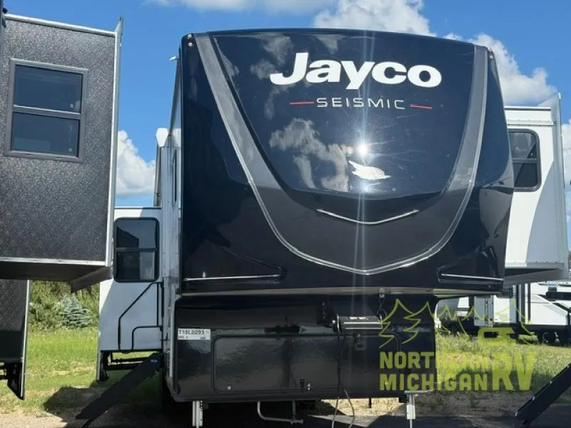 2026 Jayco Seismic 395 - Photo 2