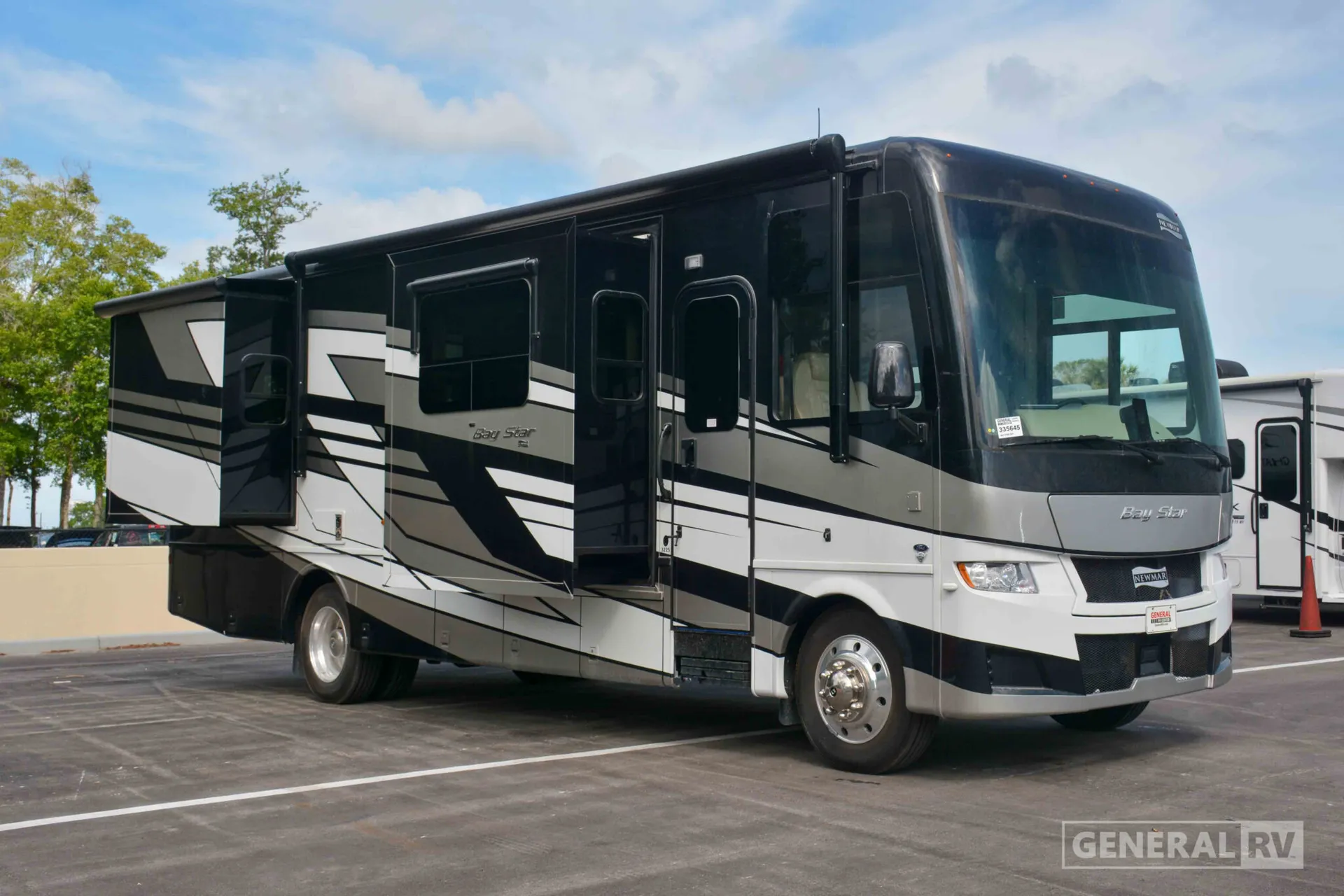 2026 Newmar Bay Star 3225 - Photo 2