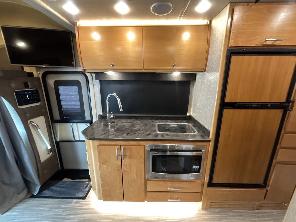 2017 Tiffin Wayfarer 24 QW, Photos photo 9