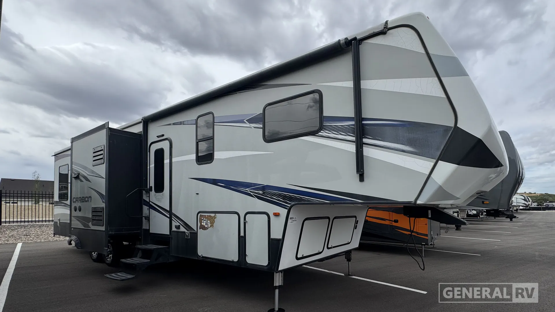 2017 Keystone Carbon 347 - Photo 2