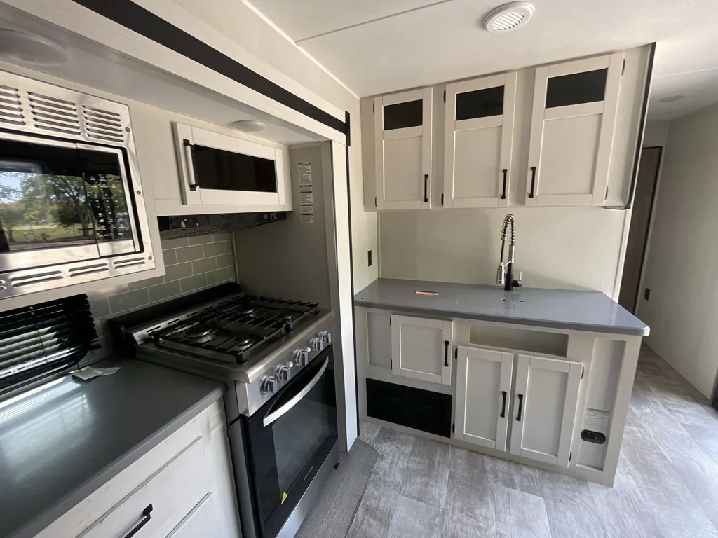 2024 Forest River Puma 38DEN, Photos photo 13