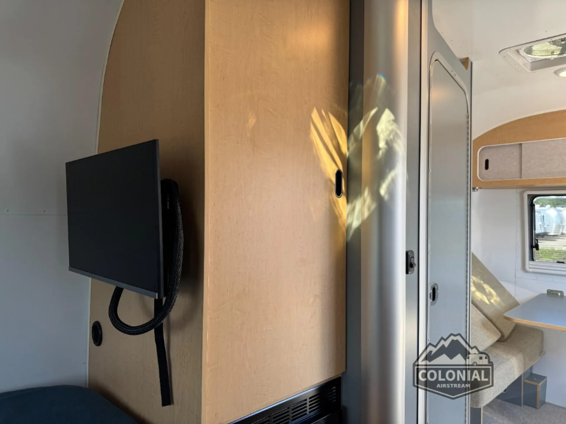 2027 Airstream World Traveler 17RB - Photo 4
