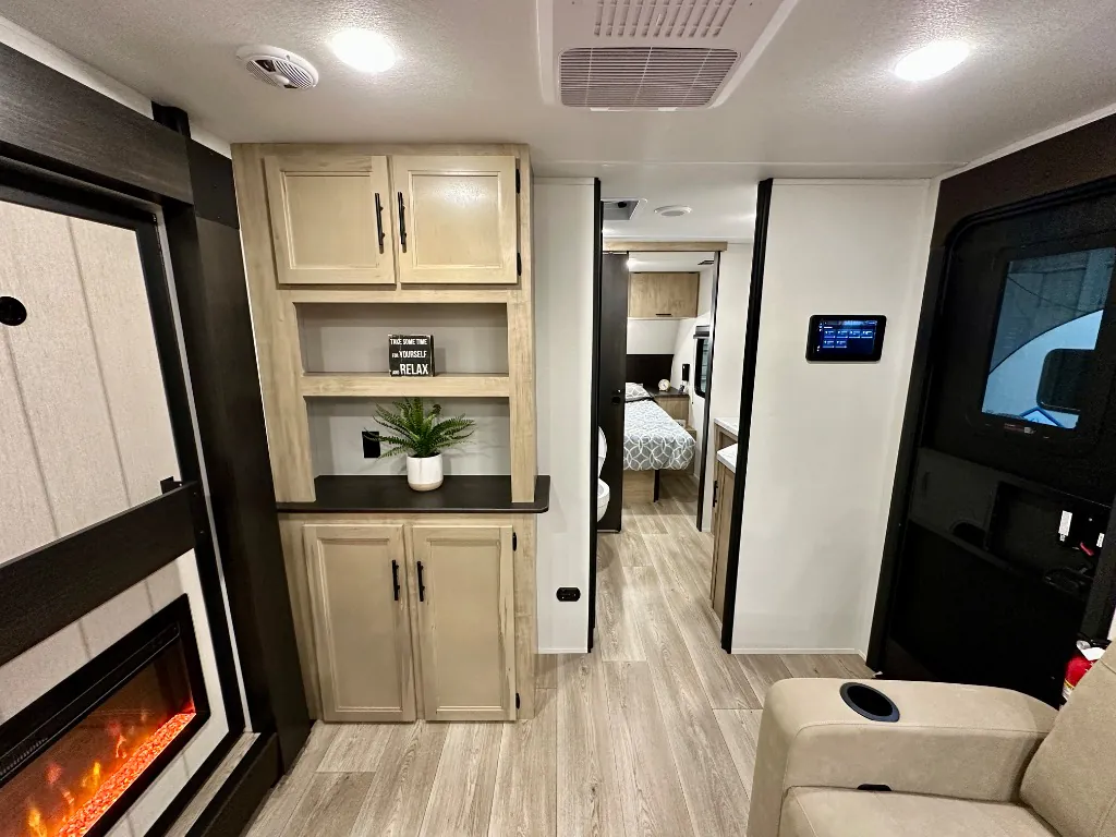 2027 Forest River Cherokee Grey Wolf 26SS — Photo 7