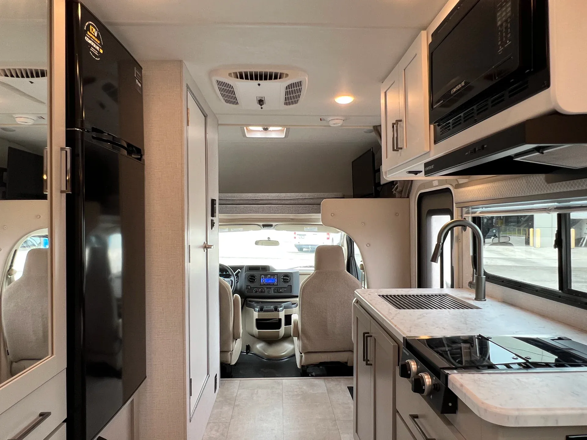 2026 Thor Motor Coach Chateau 19Z - Photo 4