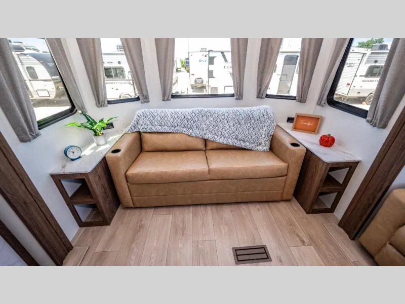 2027 CrossRoads RV Hampton 37FL - Photo 2