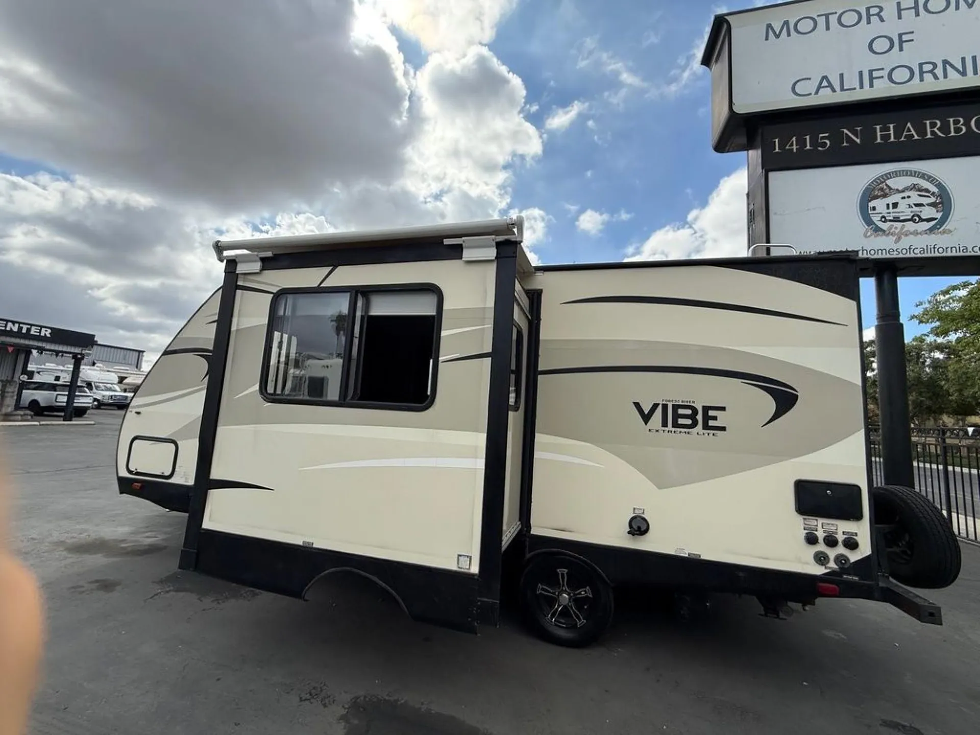 2016 Forest River Vibe Extreme Lite 21FBS dealer photo 2 from Motorhomes of California