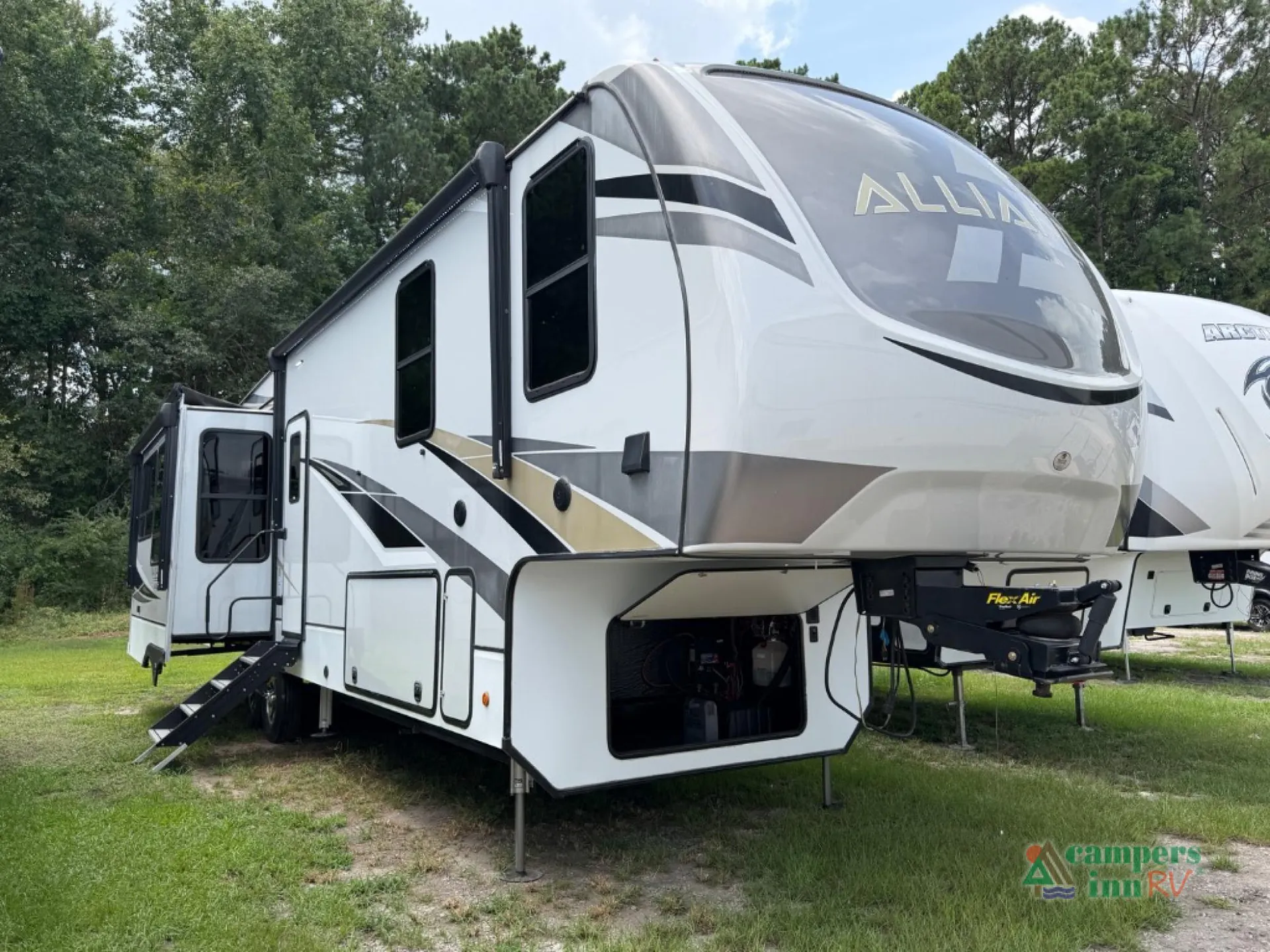2021 Alliance RV Paradigm 340RL - Photo 2