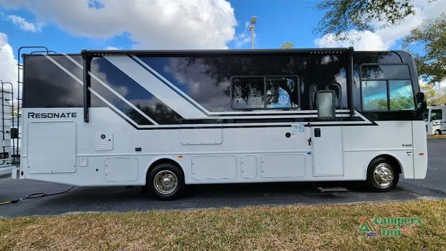 2026 Thor Motor Coach Resonate 29D - Photo 3