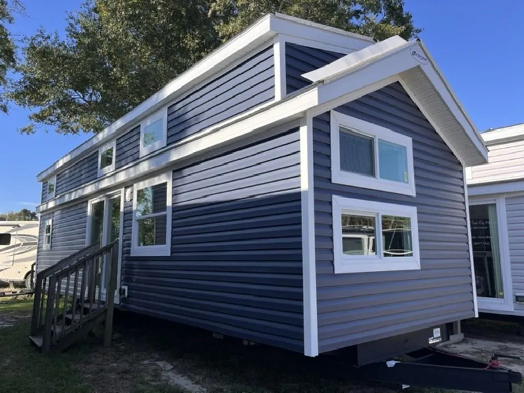 2027 Kropf Lakeside 8180 - Photo 2
