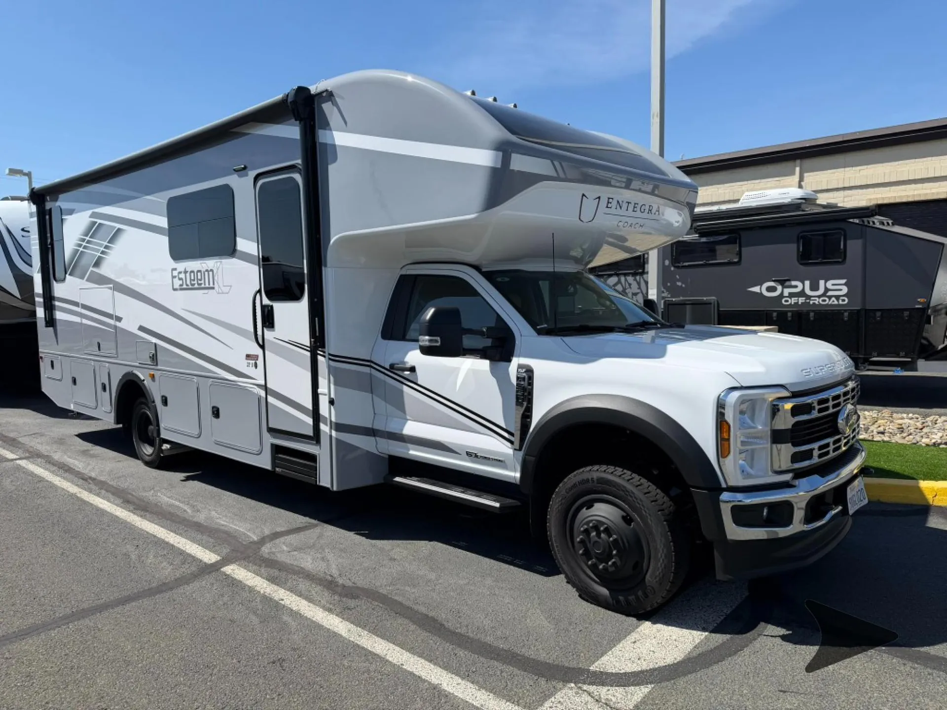 2025 Entegra Coach Esteem XL 32U - Photo 2