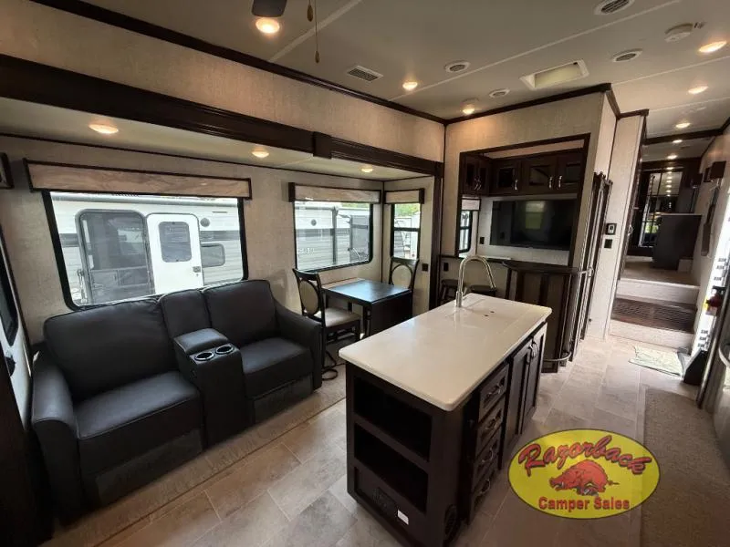 2021 Palomino Columbus Compass 328RLC - Photo 2