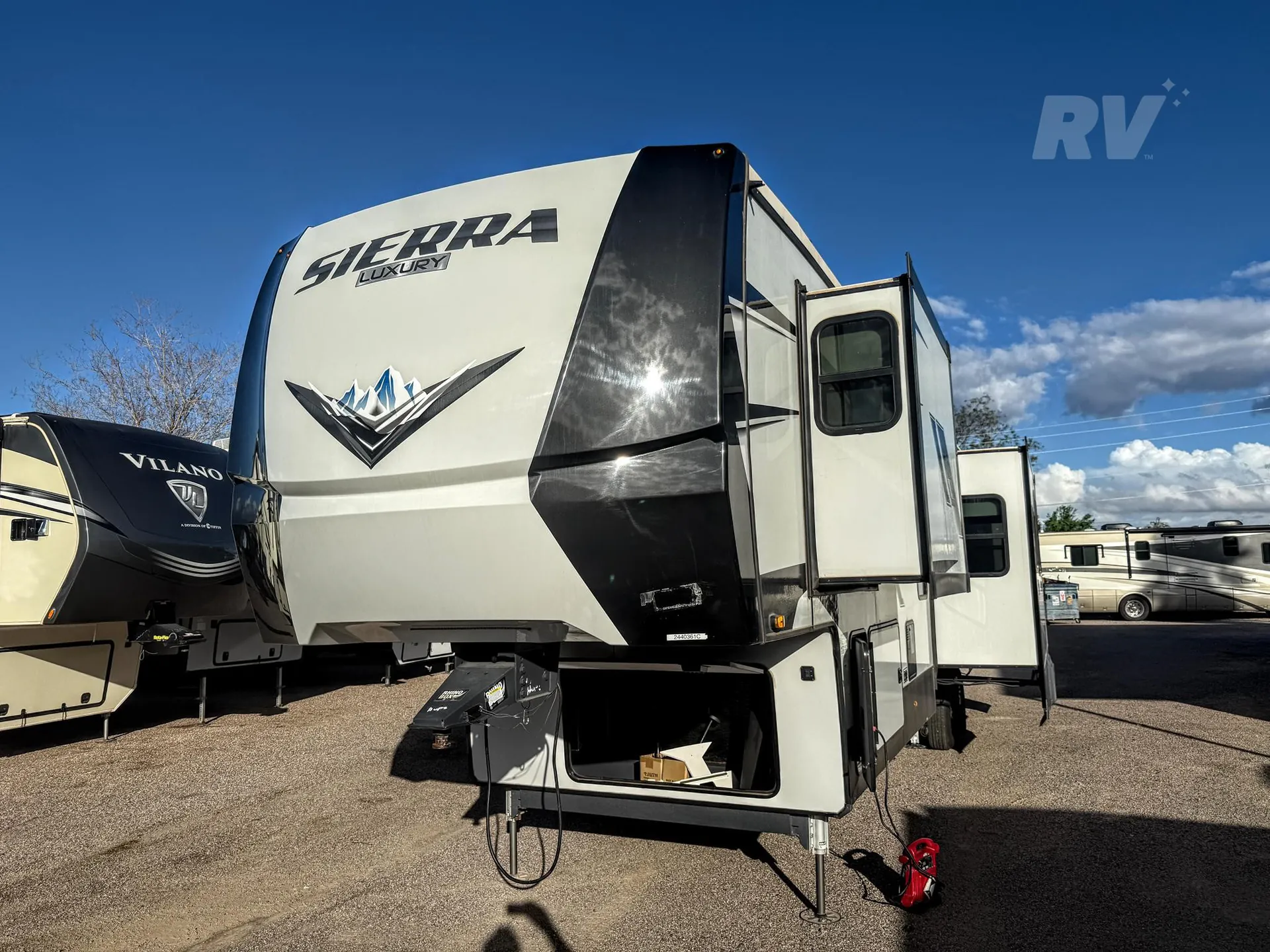 2022 Forest River Sierra Luxury 388BHRD - Photo 2