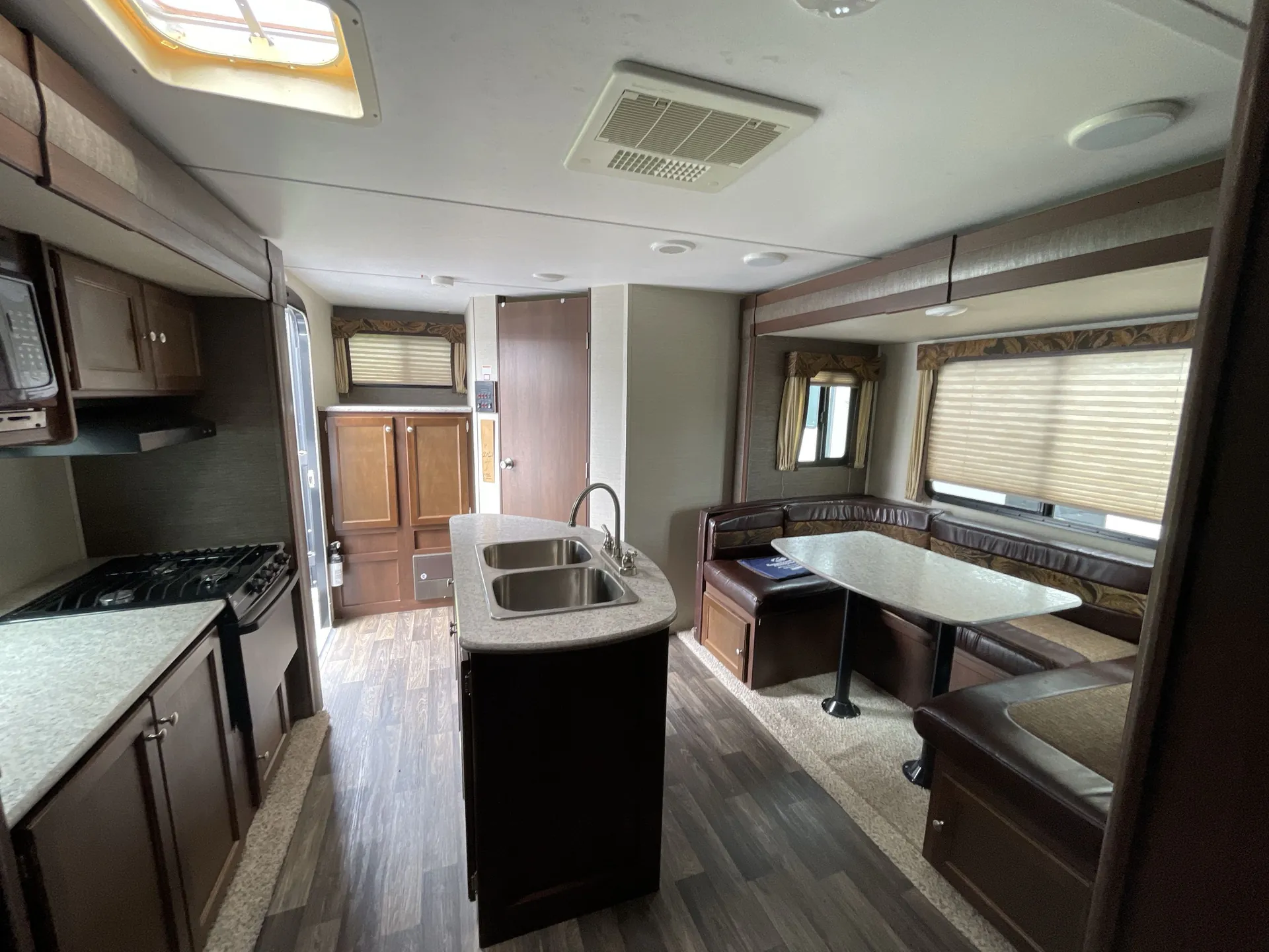 2017 Keystone Bullet 220RBI — living area main