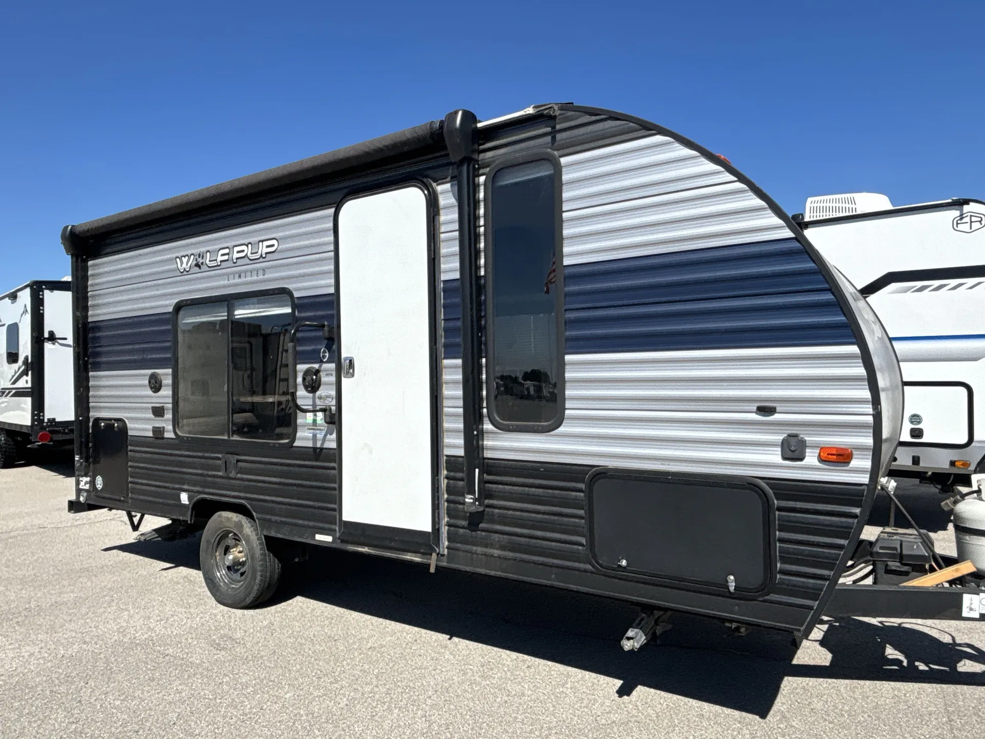 2020 Forest River Cherokee Wolf Pup 16FQ — campside