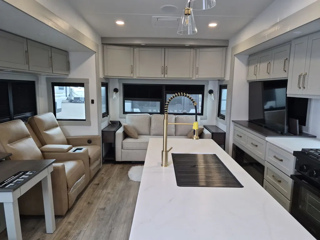 2026 Brinkley Model Z 3600, Photos photo 17