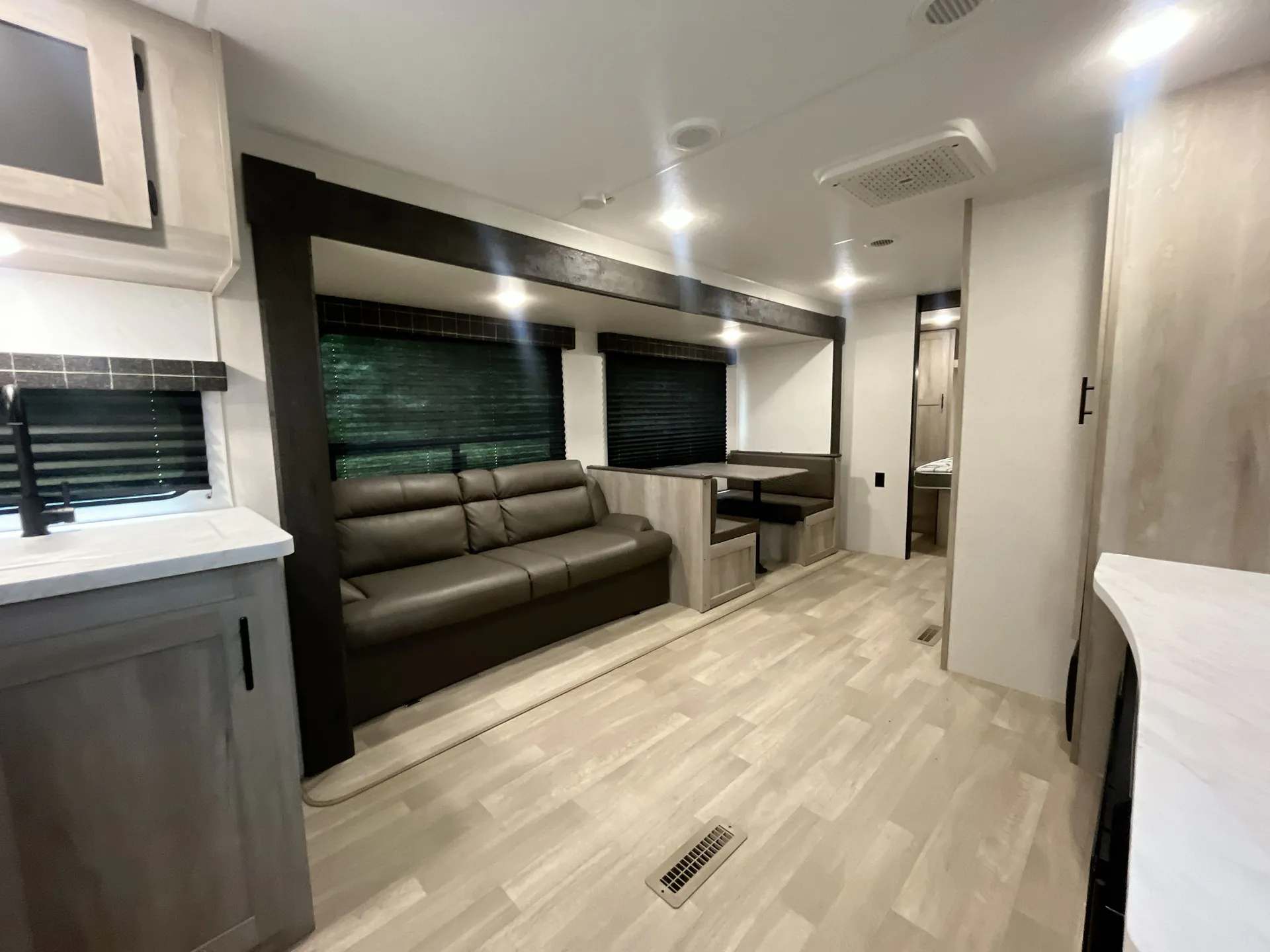 2024 K-Z Rv Sportsmen Se 241RKSE - Photo 3