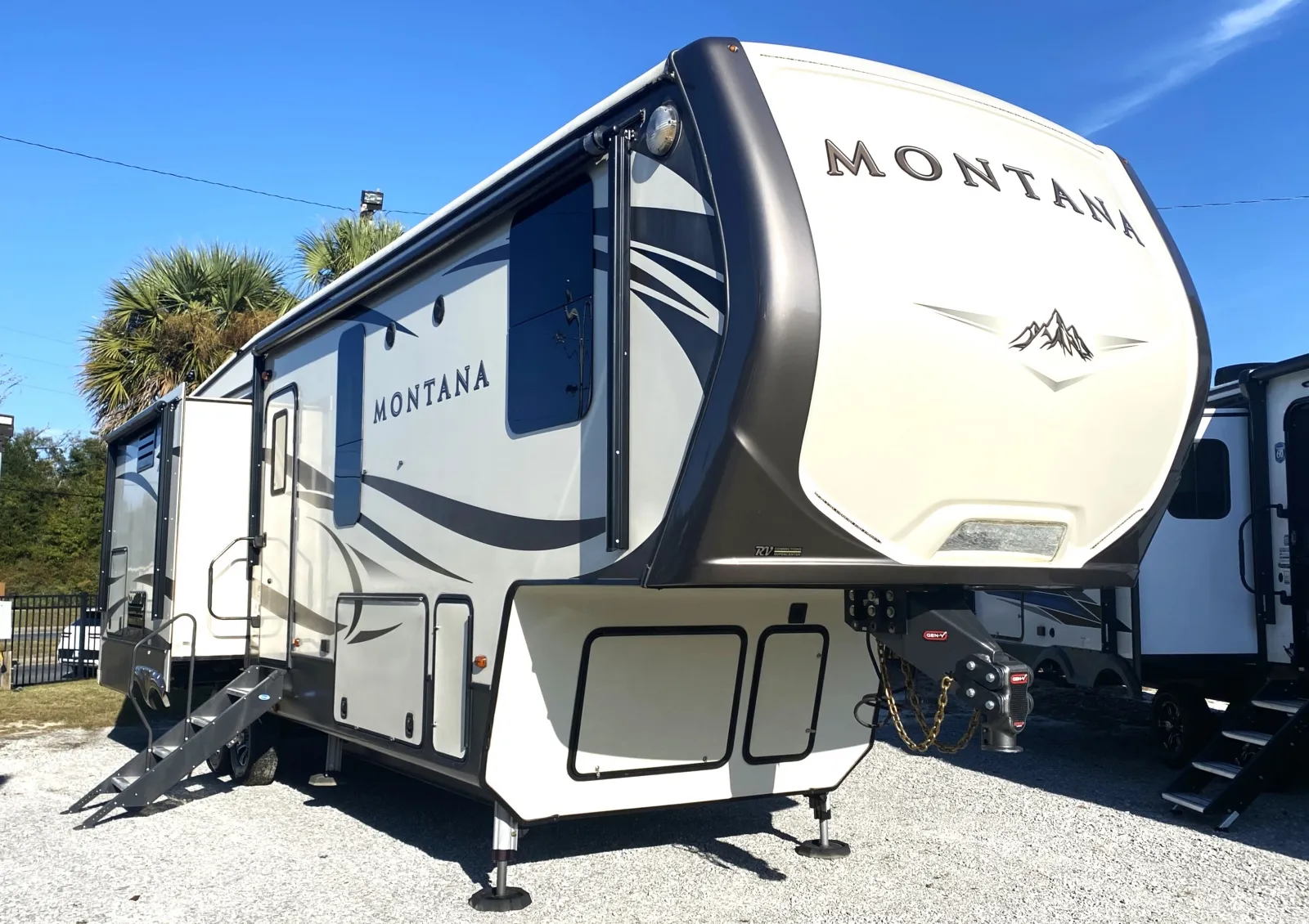 2017 Keystone RV Montana 3160RL - Main photo