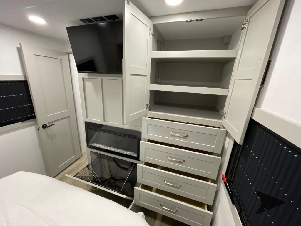2026 Brinkley Model Z Air 297, Photos photo 38