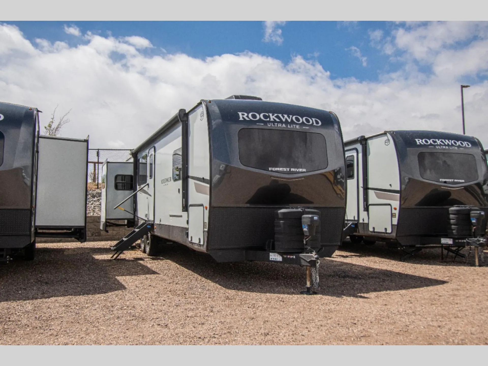 2026 Forest River Rockwood Ultra Lite 2908SRL - Photo 2