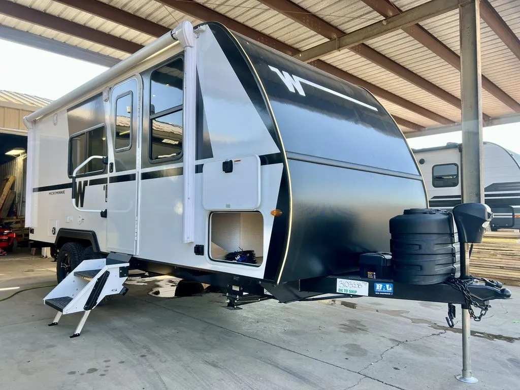 2026 Winnebago Micro Minnie 2108DS - Photo 2