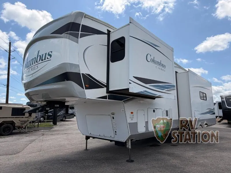 2022 Palomino Columbus 299RL - Photo 4