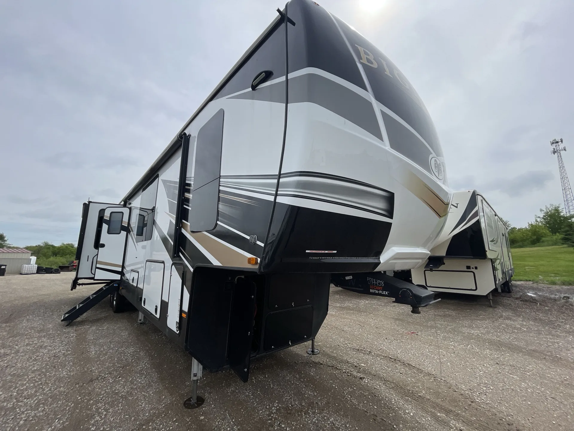 2022 Heartland Bighorn 3883MD - Photo 2