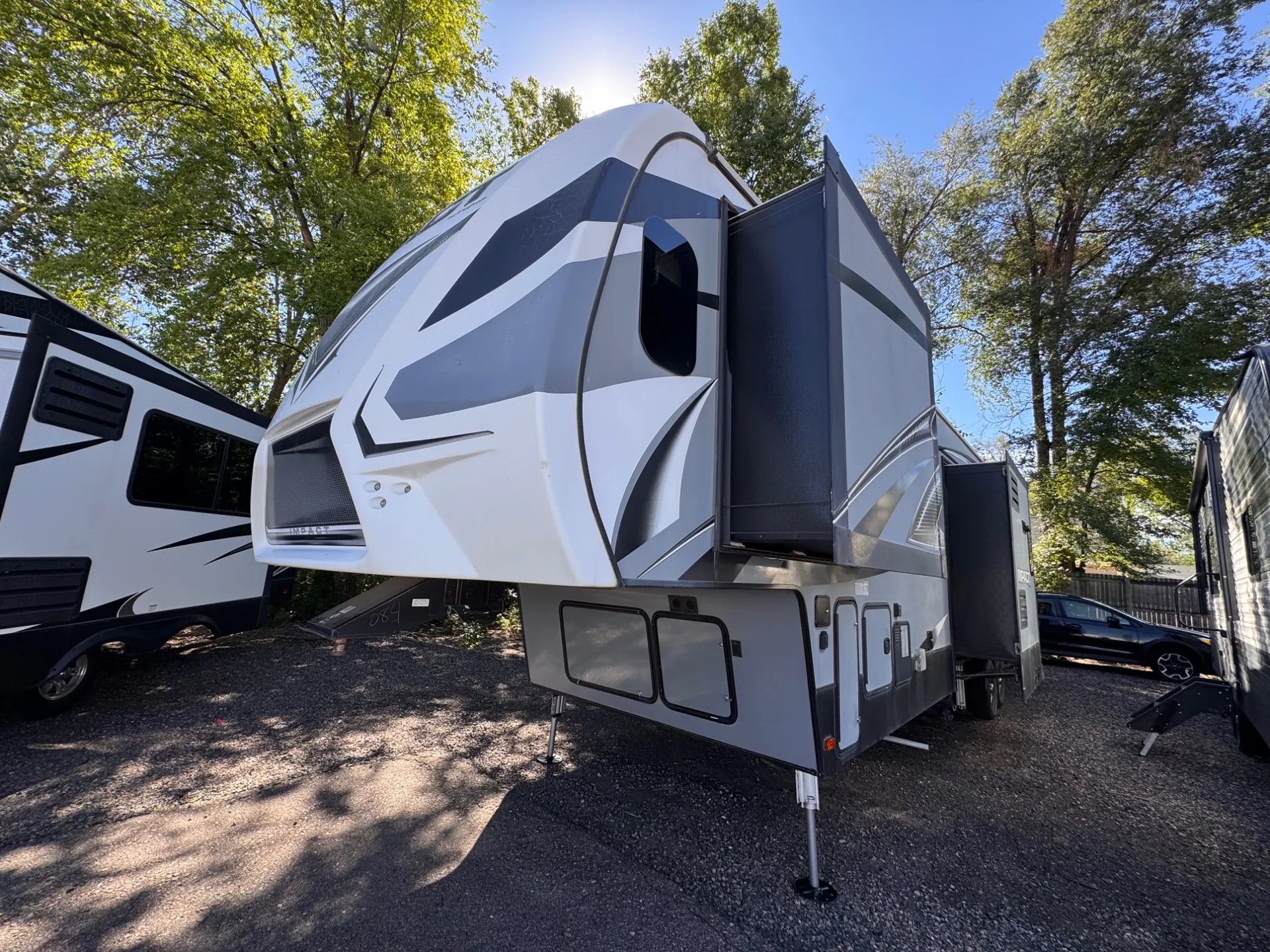 2018 Keystone Impact 361 - Photo 2