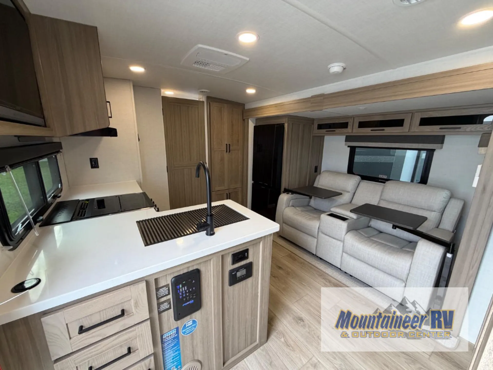2027 Forest River Rockwood Mini Lite 2513S — Photo 7
