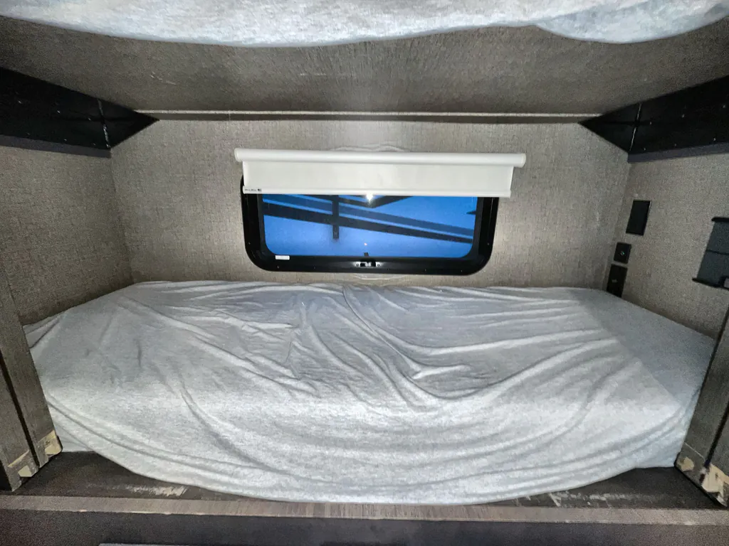 2022 Thor Motor Coach Magnitude RS36, Photos photo 8