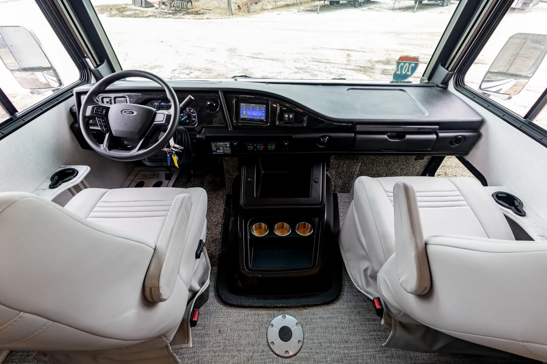 2026 Fleetwood Flair 32S - Photo 3