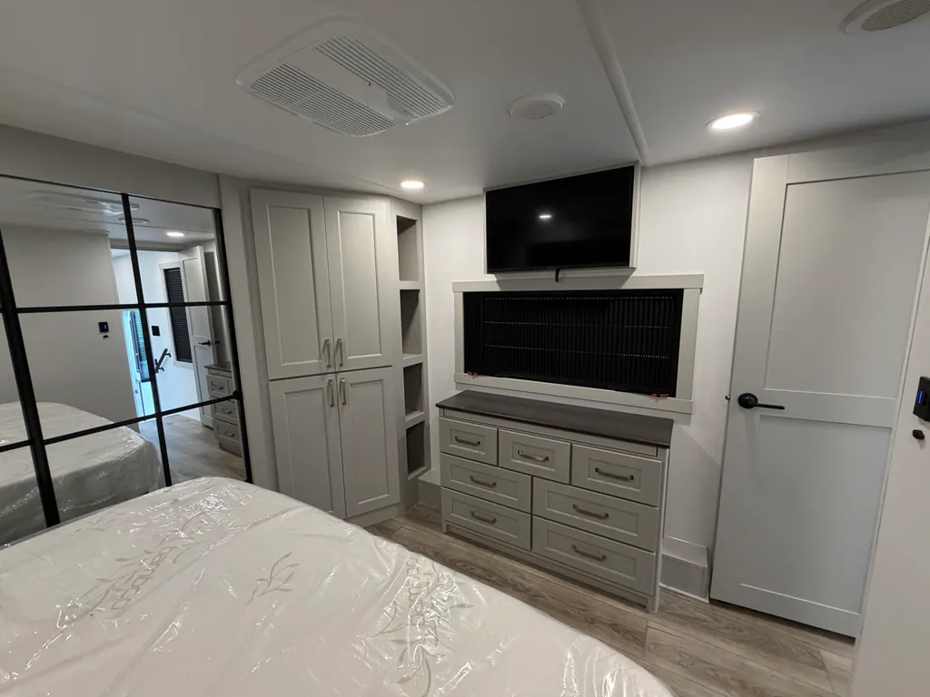 2026 Brinkley Model G 4000, Photos photo 15