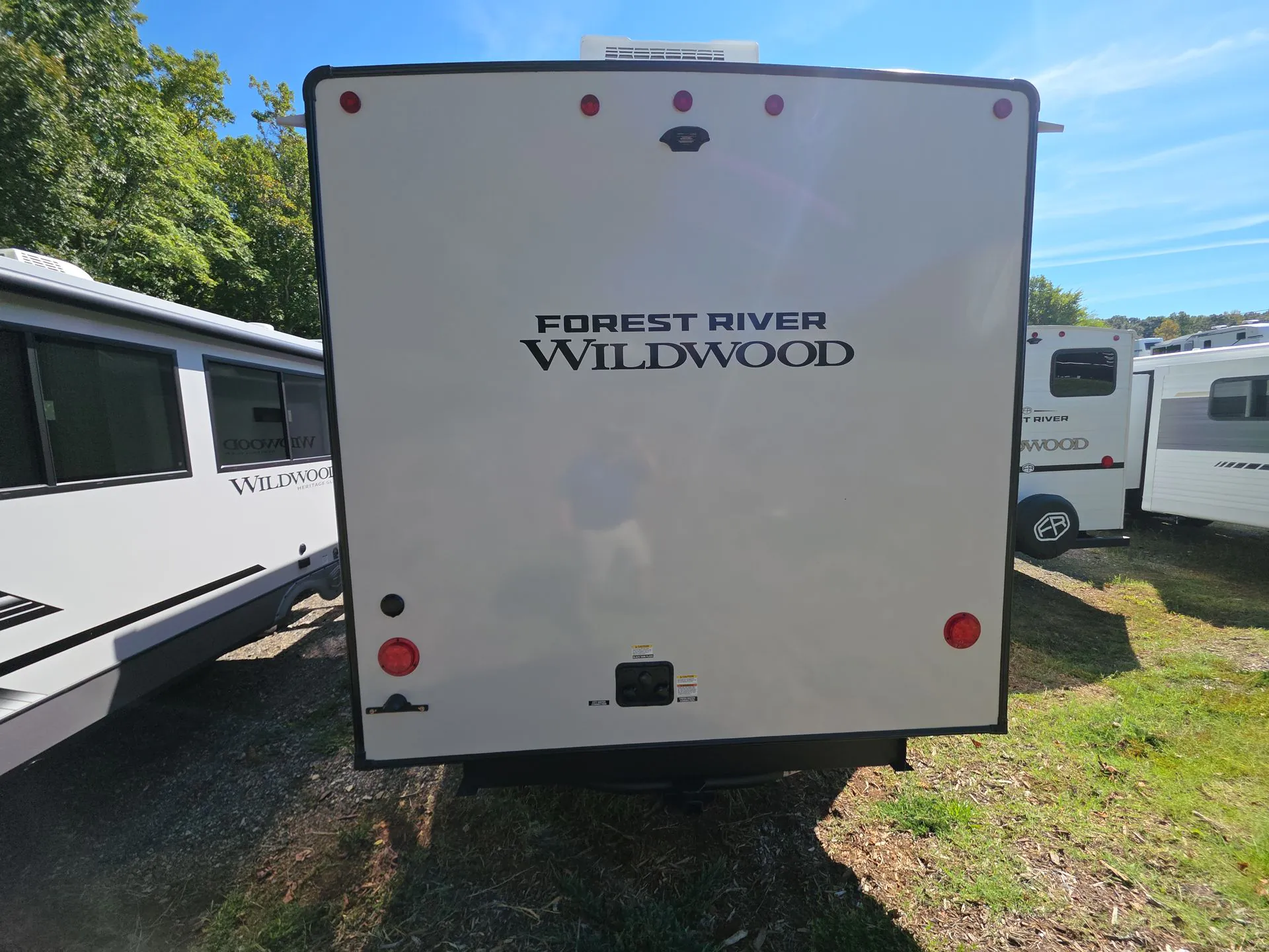 2027 Forest River Wildwood Heritage Glen 301FAM — Photo 7