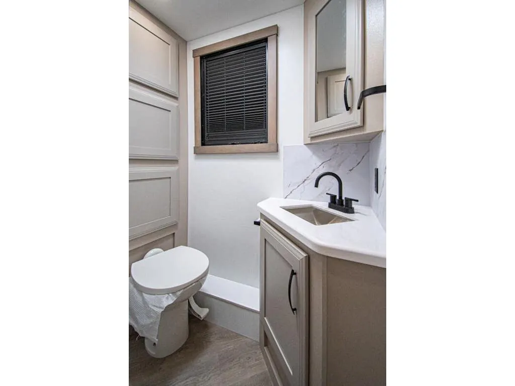 2027 Entegra Coach Emblem 36U, Photos photo 23