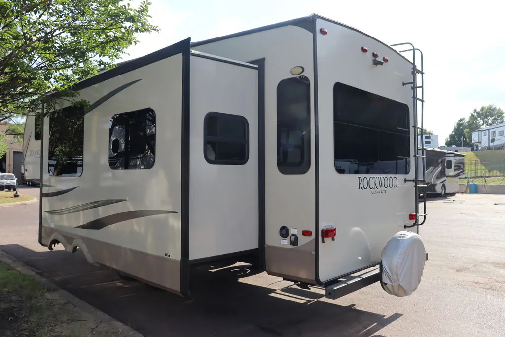 2018 Forest River Rockwood Ultra Lite 2720WS - Photo 4