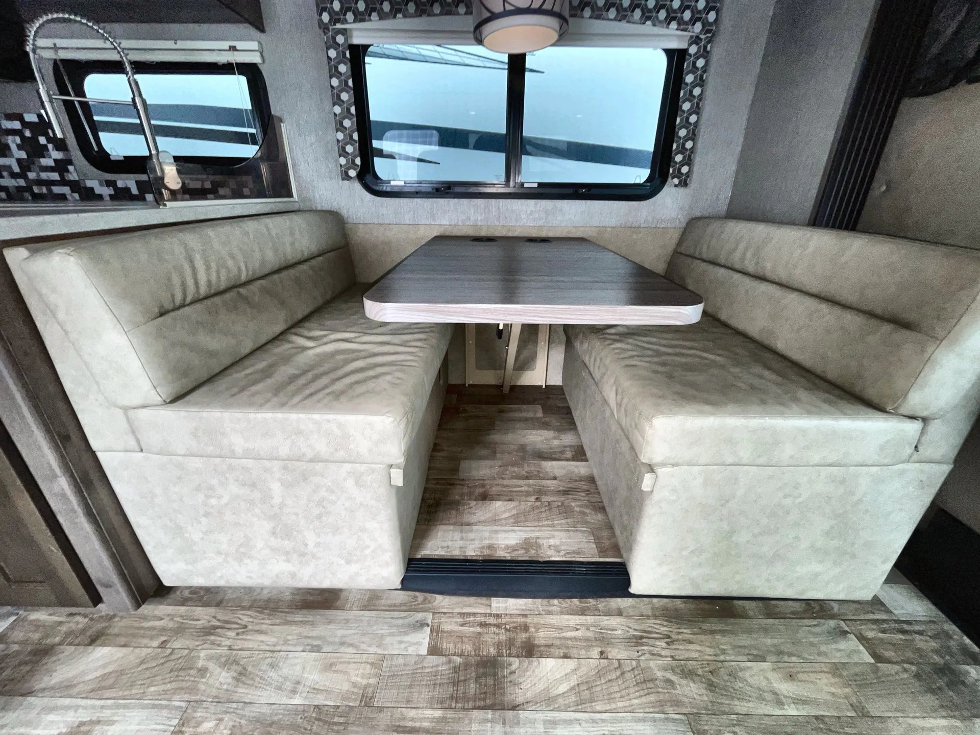 2022 Nexus Triumph 30T — living area main