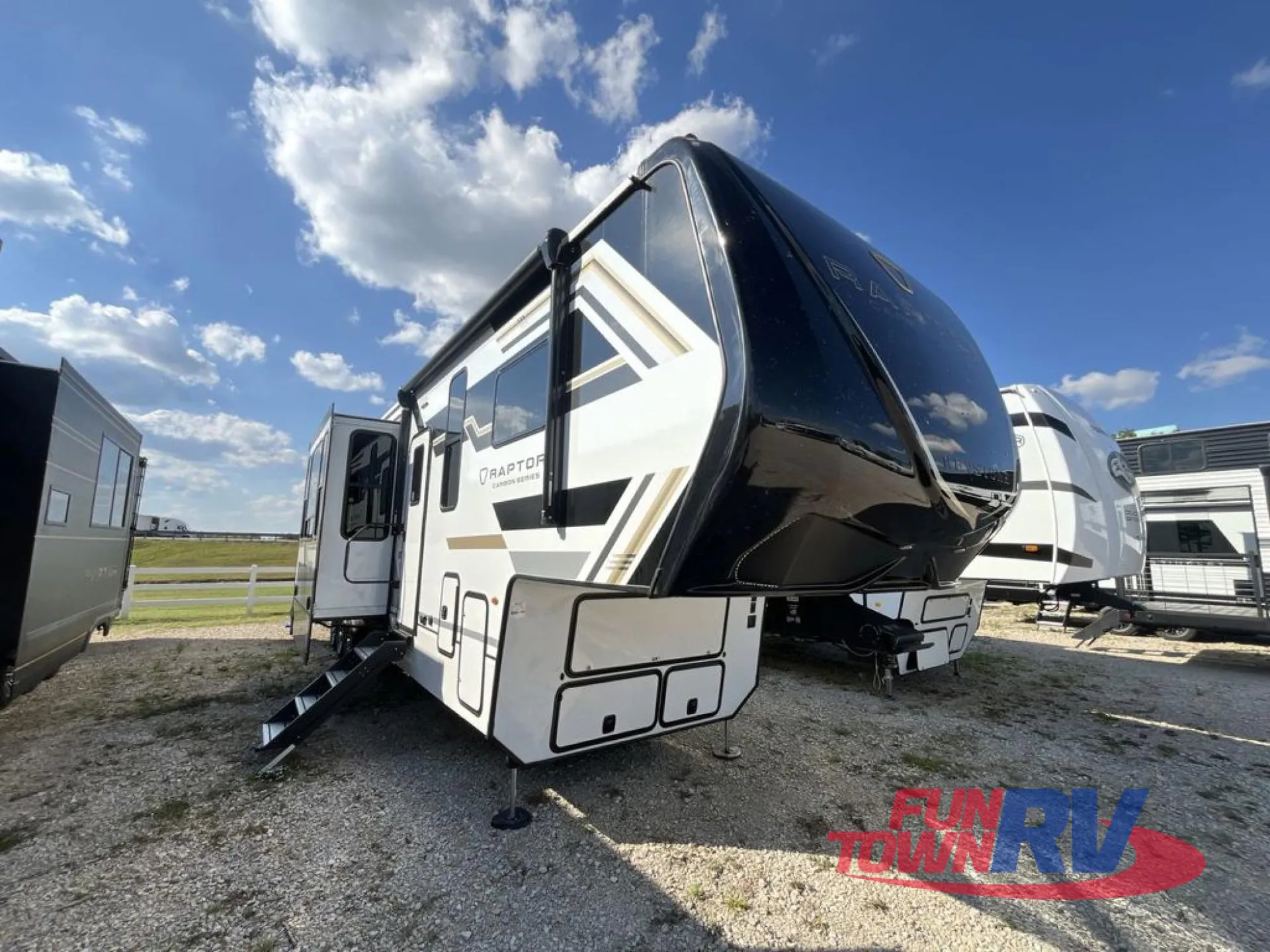 2026 Keystone Carbon 398 - Photo 3