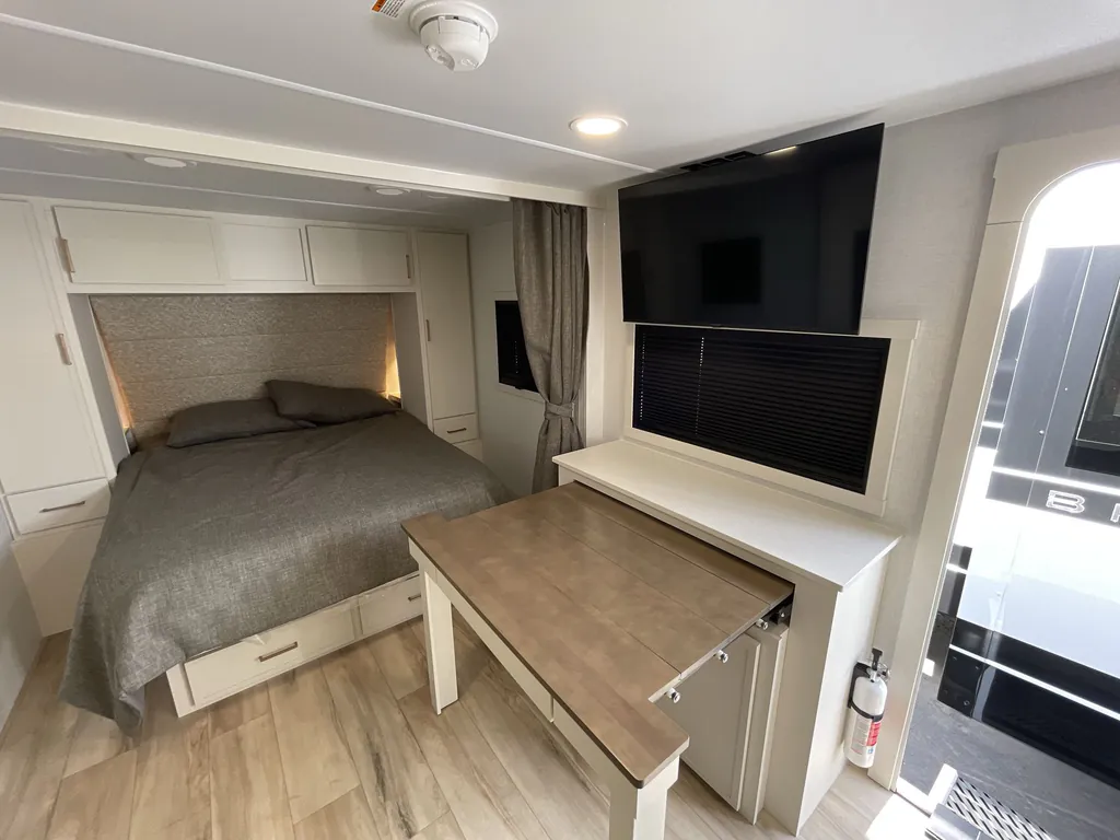 2026 Brinkley Model Ix 23X, Photos photo 7